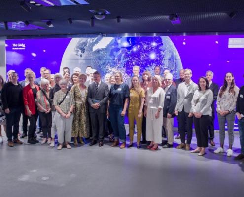 Gruppenbild der geförderten neun Projekte